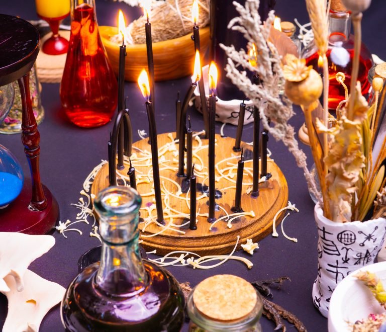 Come allestire un ALTARE.                                Tutto ciò che non può mancare nel tuo.